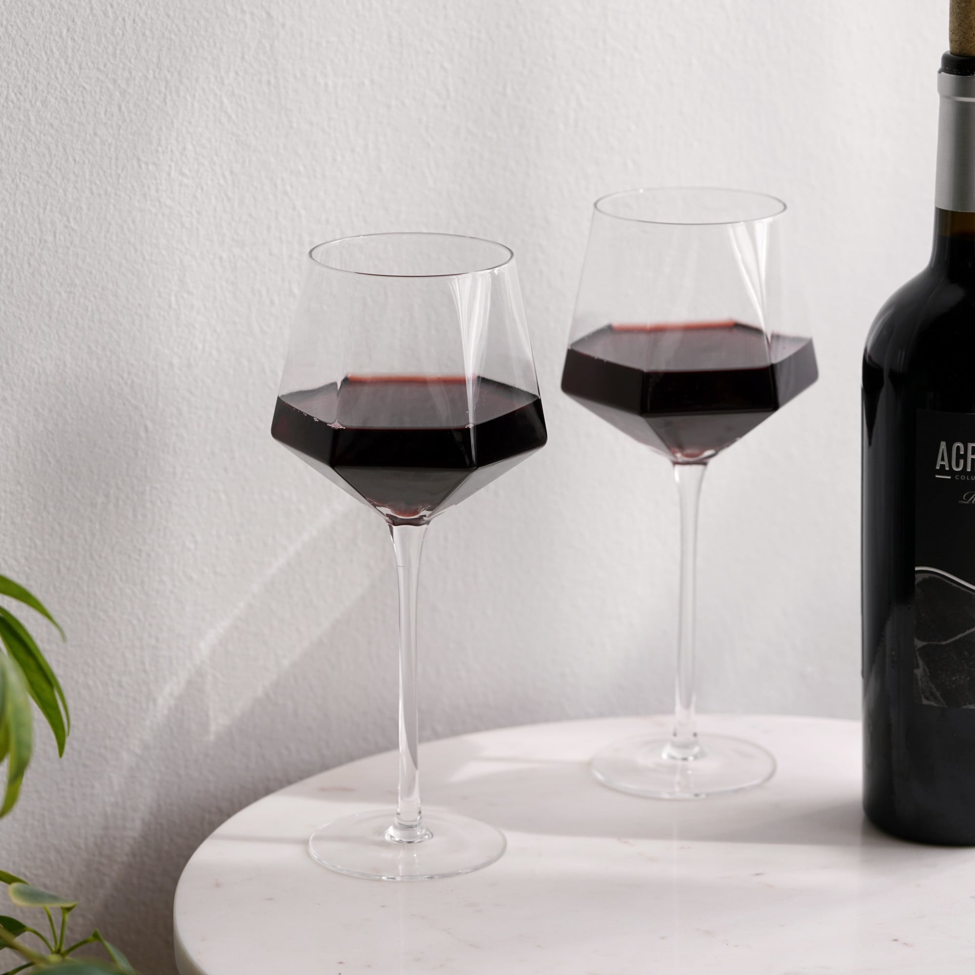 https://ak1.ostkcdn.com/images/products/is/images/direct/ace1d284d4f0c3f19b1deca1db0d3ade4aeaeebf/Seneca-Wine-Glass-by-Viski.jpg