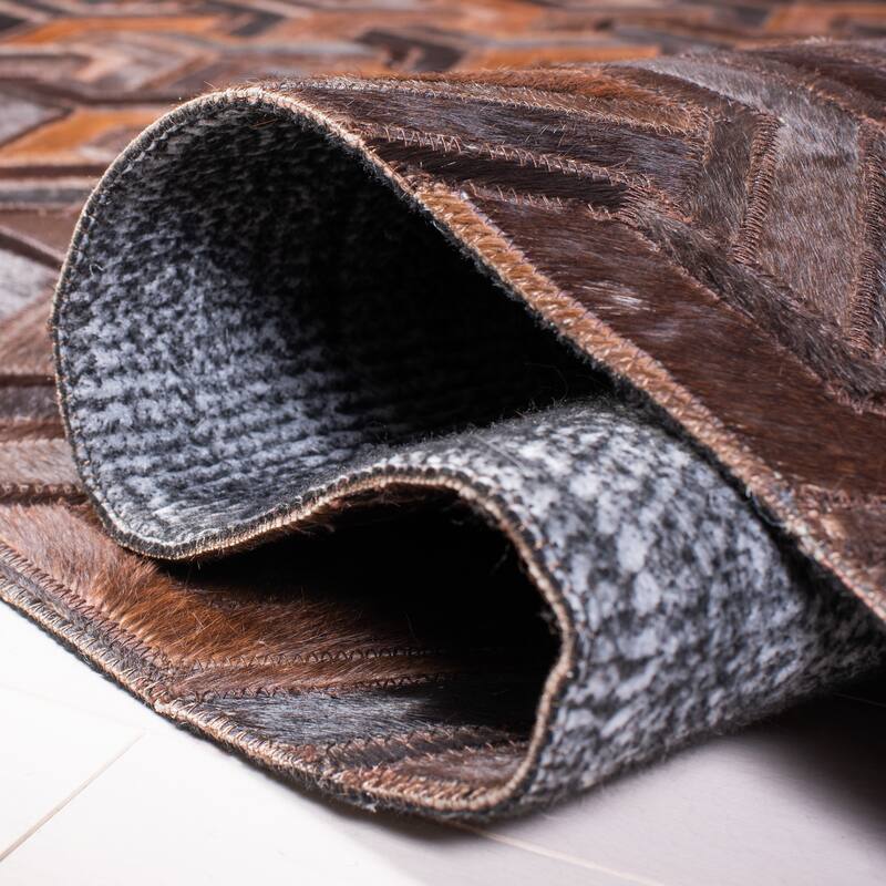 SAFAVIEH Handmade Studio Leather Kyla Modern Rug