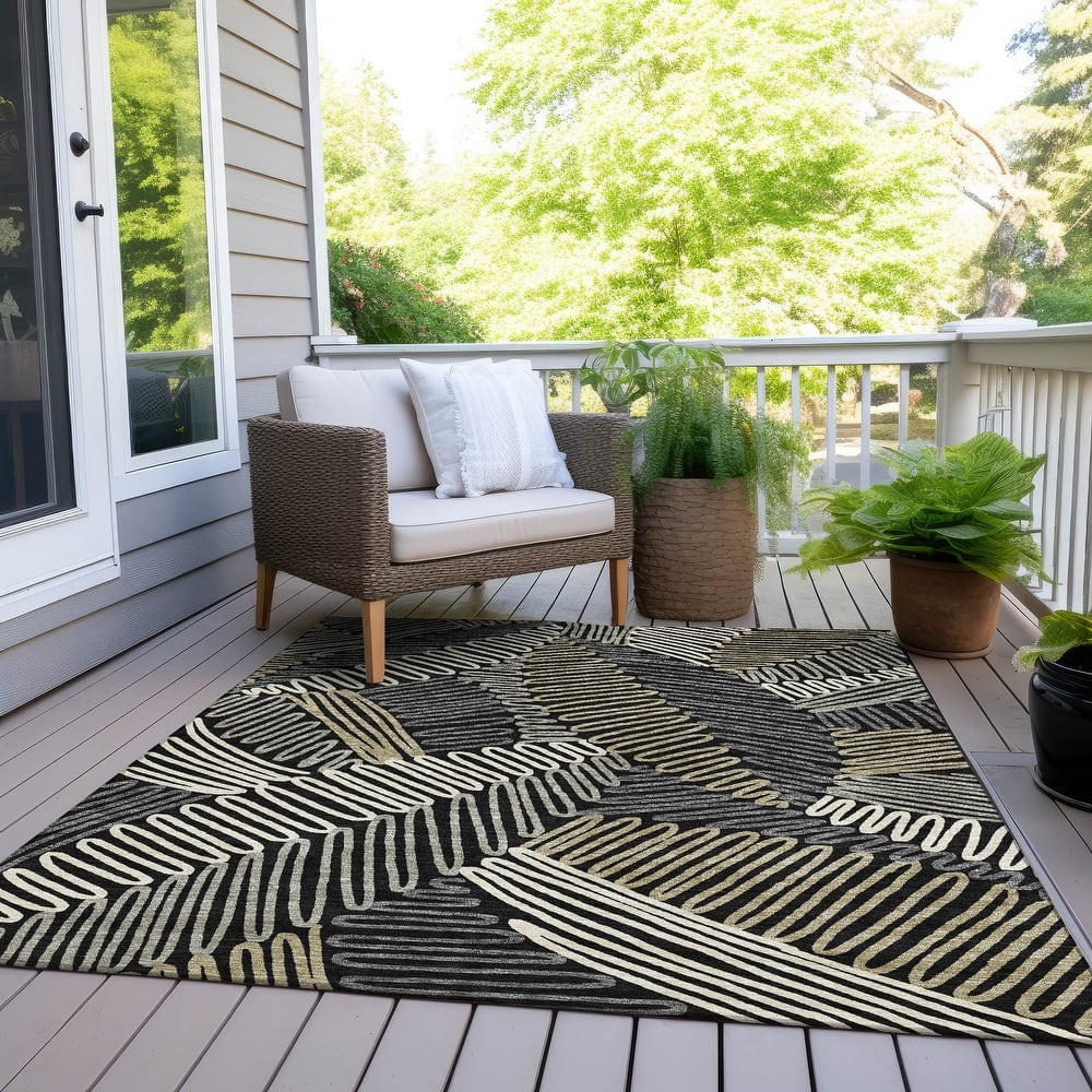 Machine Washable Indoor/ Outdoor Chantille Contemporary Squiggles Rug