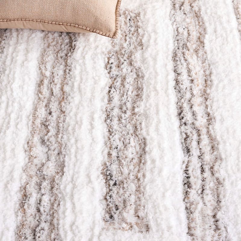 SAFAVIEH Handmade Glory Linett Shag 1.2-inch Thick Rug