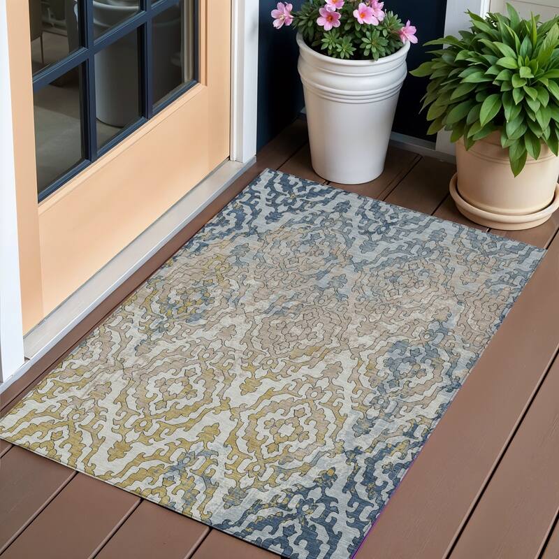 HomeRoots Medallion Transitional Rectangle Outdoor Rug - 3' x 5'