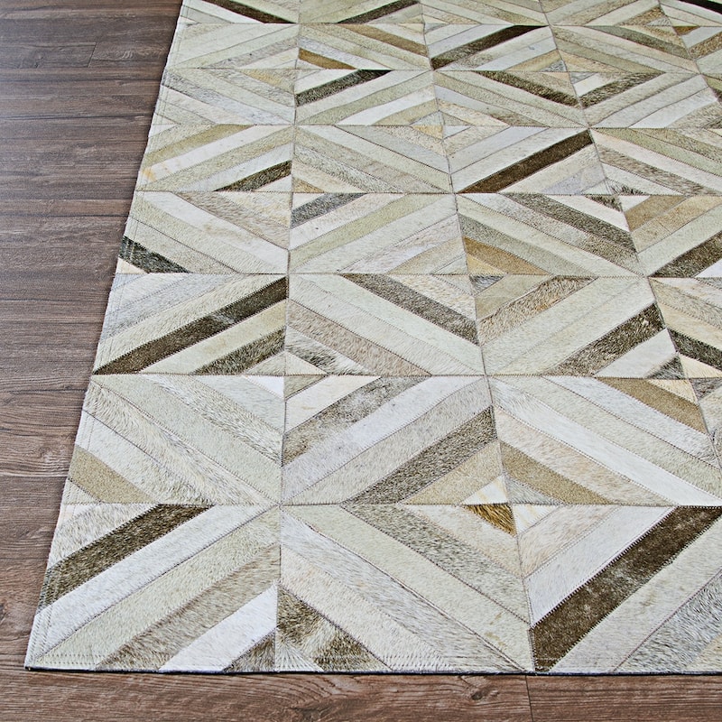 Handmade Vail Kaleidoscope Ivory Cowhide Leather Area Rug