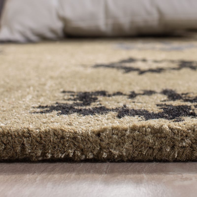 SAFAVIEH Handmade Soho Teela Leaves N.Z. Wool Rug