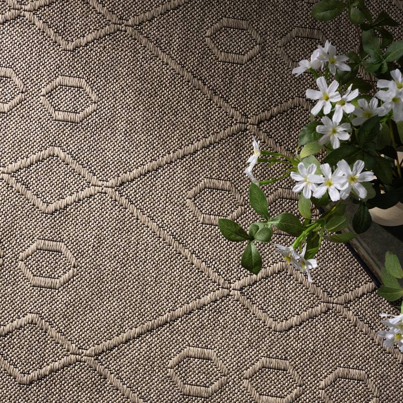 Alameda Solid Color Geometric Machine Washable Indoor Area Rug