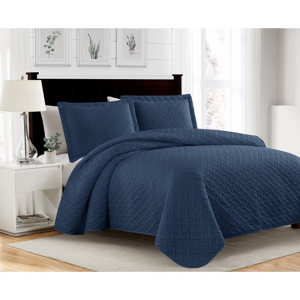 Bella Geometric Embossed Quilt