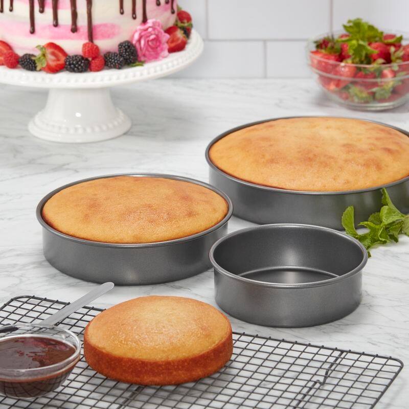 Chicago Metallic 3-Piece Nonstick Round Cake Pan Set, 6,8 & 10 Inch