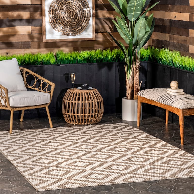 Nuloom Indoor/Outdoor Geometric Diamond Area Rug