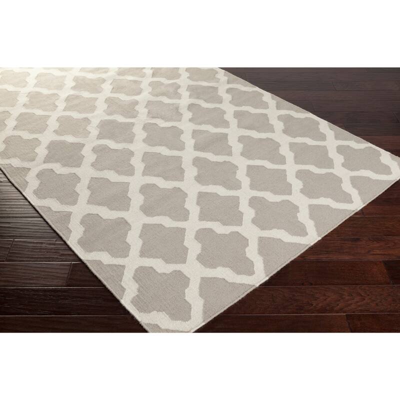 Hand-Woven Ashley Lattice Reverisble Flatweave Wool Area Rug - 5' x 8'