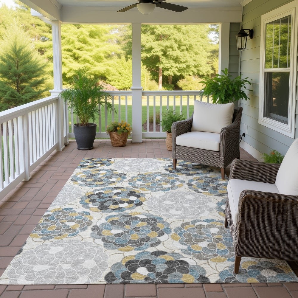 Machine Washable Indoor/ Outdoor Mosaic Cluster Chantille Rug