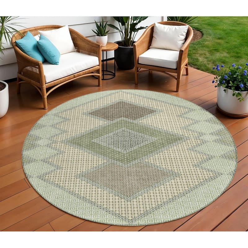 HomeRoots Geometric Transitional Rectangle Outdoor Rug - 8' Round