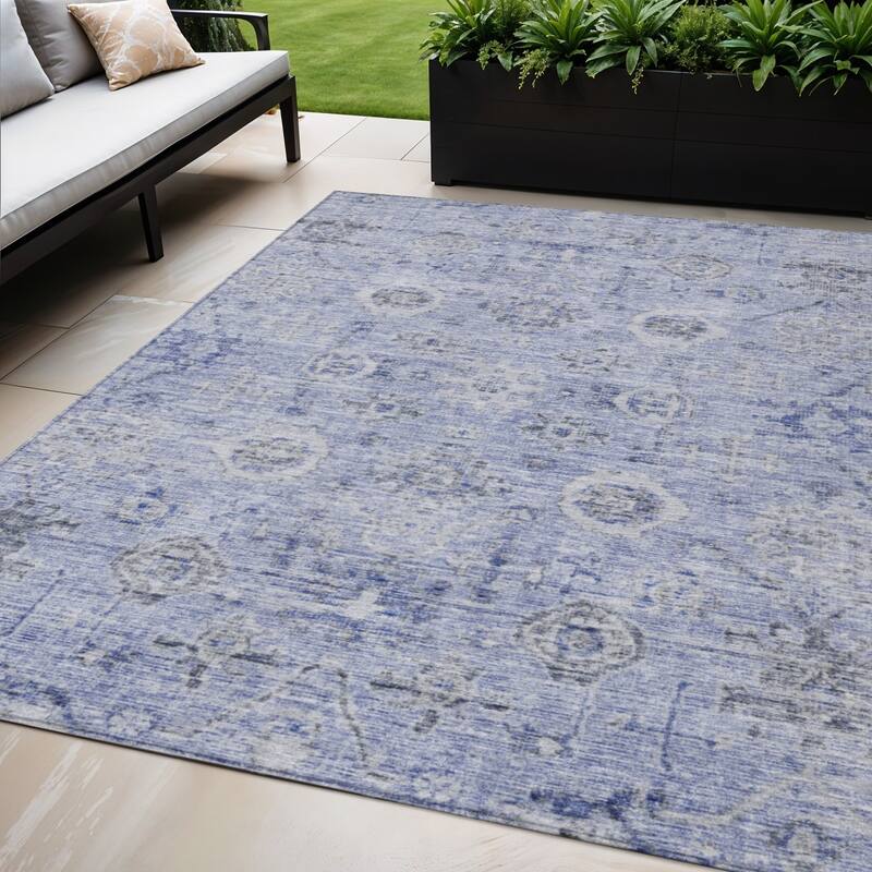 HomeRoots Damask Traditional Rectangle Outdoor Rug - 5' X 8'