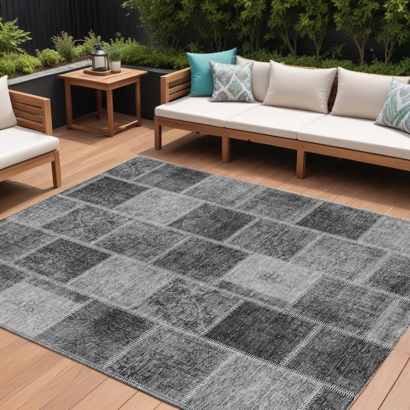 HomeRoots Patchwork Transitional Rectangle Outdoor Rug - 9' X 12'