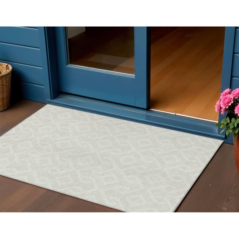 HomeRoots Geometric Transitional Rectangle Outdoor Rug - 3' x 5'