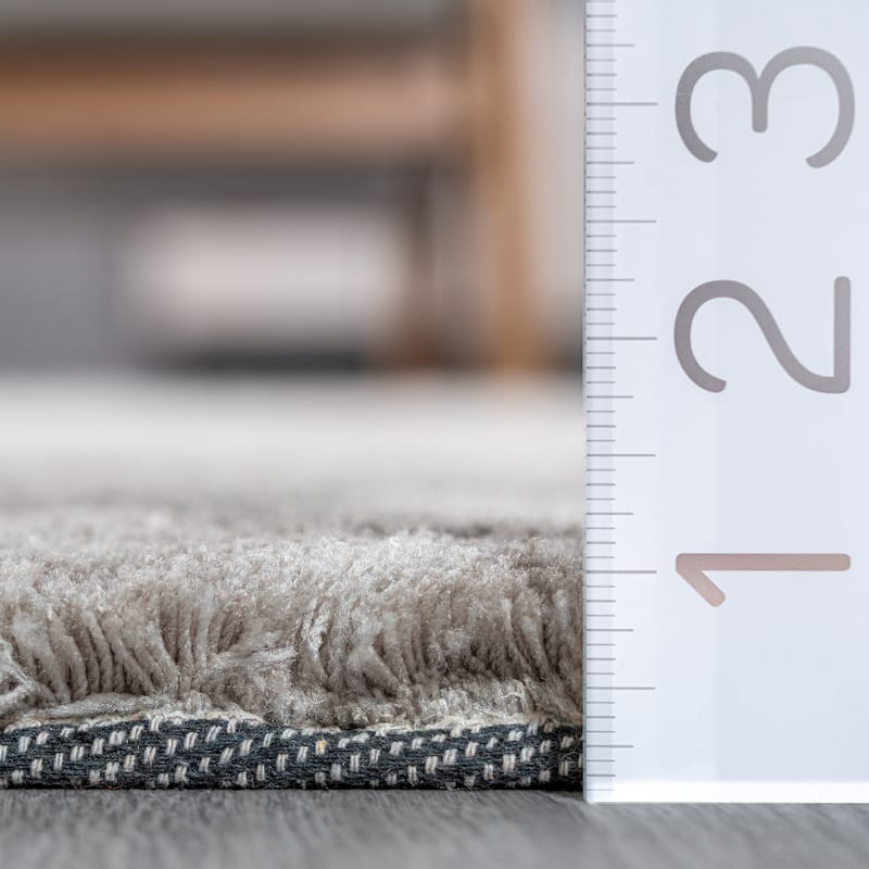 Nuloom Handmade Soft and Plush Ombre Shag Rug