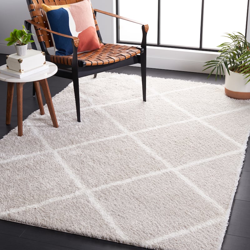 SAFAVIEH Tahoe Shag Emilia Trellis 1.2-inch Thick Rug - 6'7" Square - Silver/White
