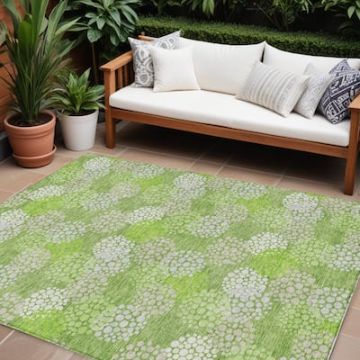 HomeRoots Polka Dot Transitional Rectangle Outdoor Rug
