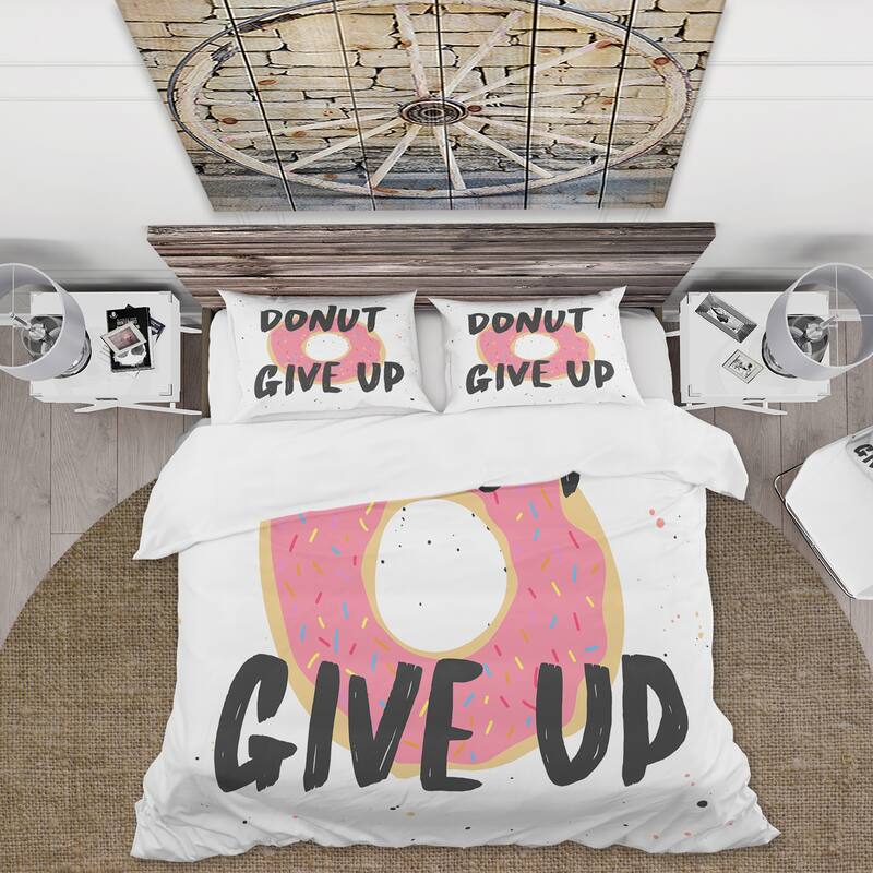Designart 'Donut Give Up' Traditional Duvet Cover Set Bed Bath