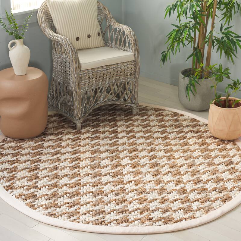 SAFAVIEH Handmade Natural Fiber Leagh Farmhouse Jute Rug - Natural/Bleach - 6' Round