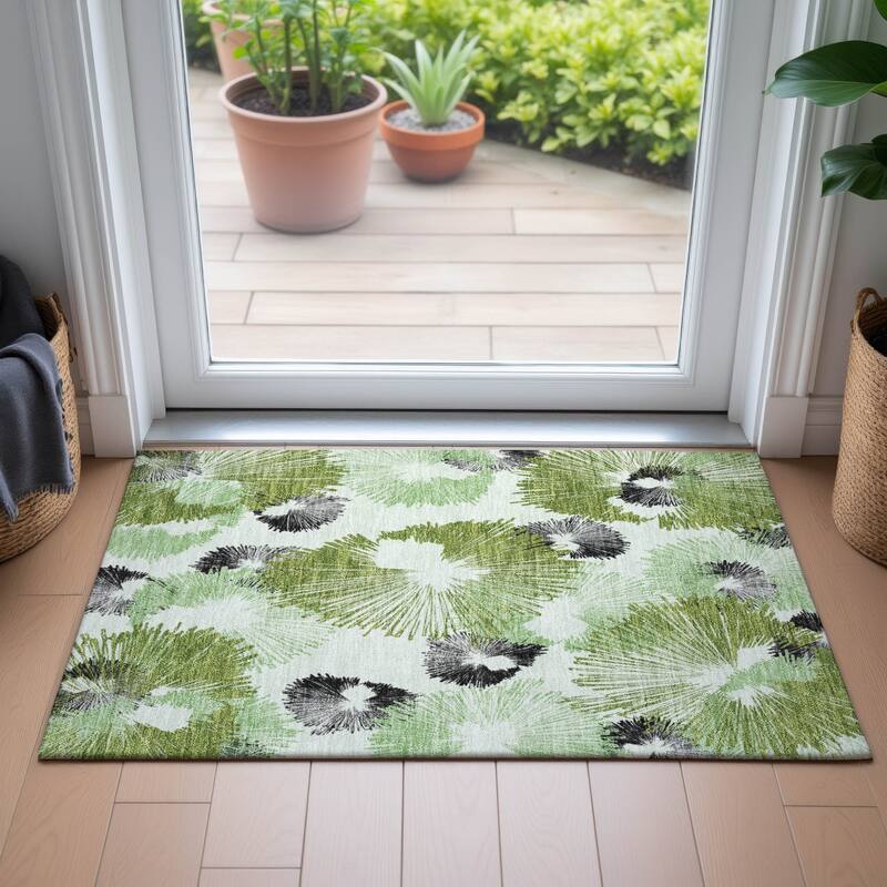 Machine Washable Indoor/Outdoor Modern Floral Chantille Rug