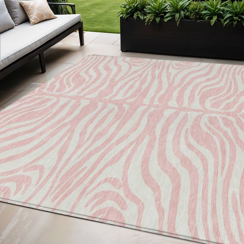 HomeRoots Animal Print Transitional Rectangle Outdoor Rug - 5' X 8'