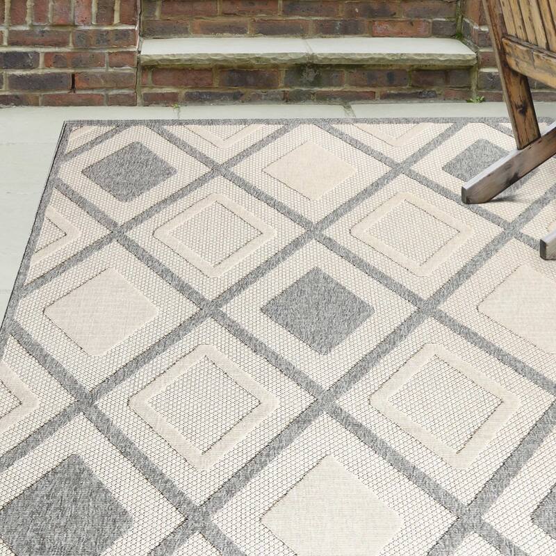 Superior Geometric Diamond Lattice Indoor Outdoor Area Rug