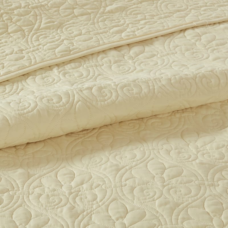Madison Park Mansfield Reversible Oversized 3-piece Solid Texture Bedspread Quilt Set with Matching Shams