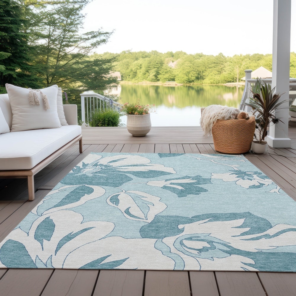 Machine Washable Indoor/ Outdoor Chantille Floral Contemporary Rug