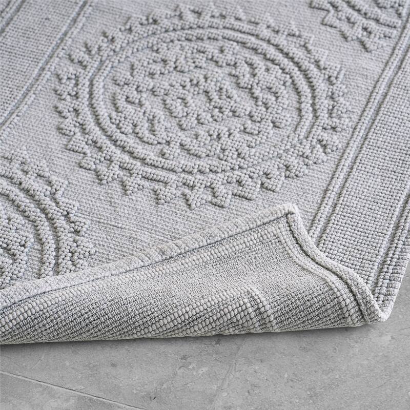 Jean Pierre Cotton Stonewash Medallion 21 x 34 in. Bath Rug
