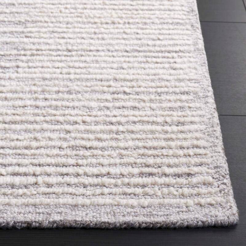 SAFAVIEH Handmade Abstract Saerin Wool Rug