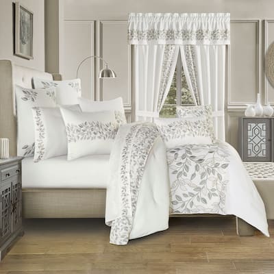 Royal Court Laurel Comforter Set