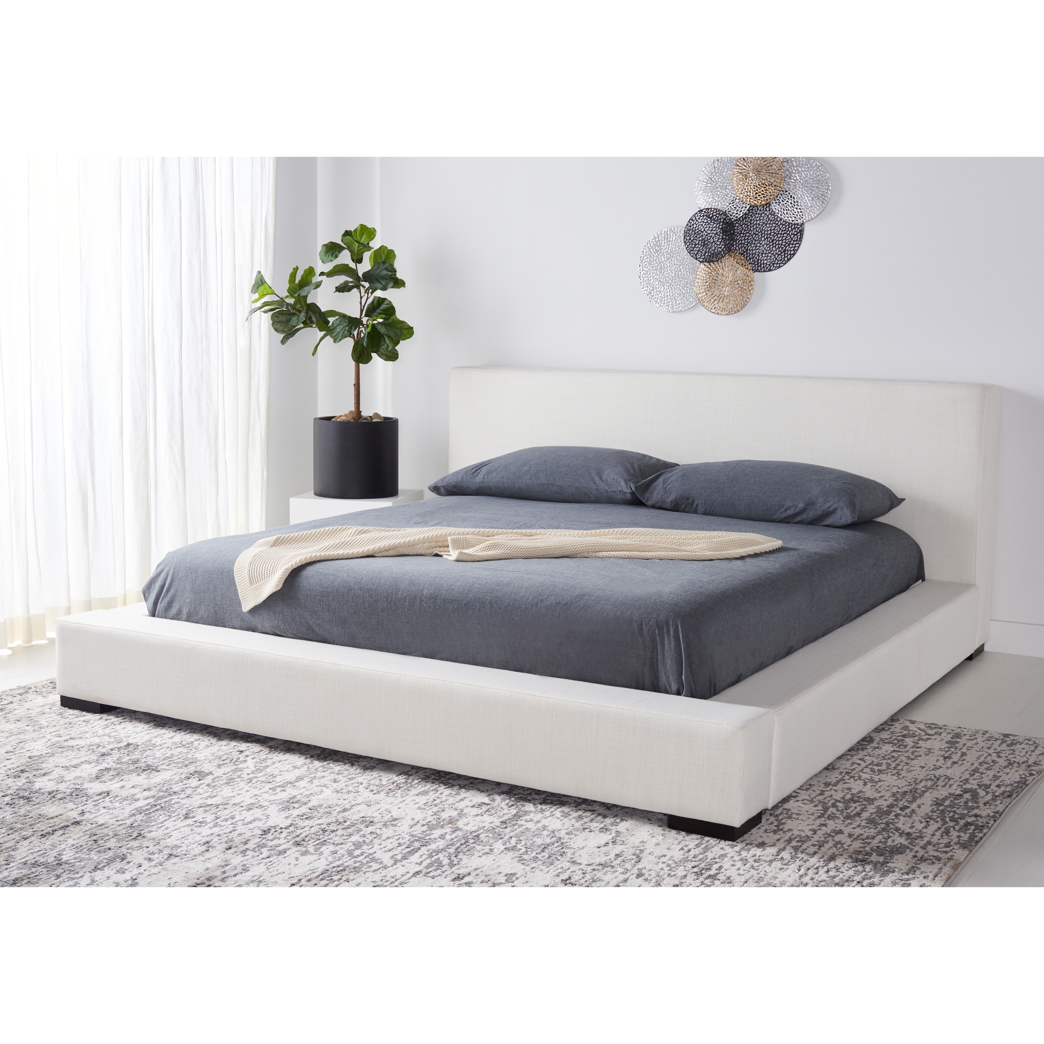 Safavieh couture on sale bed