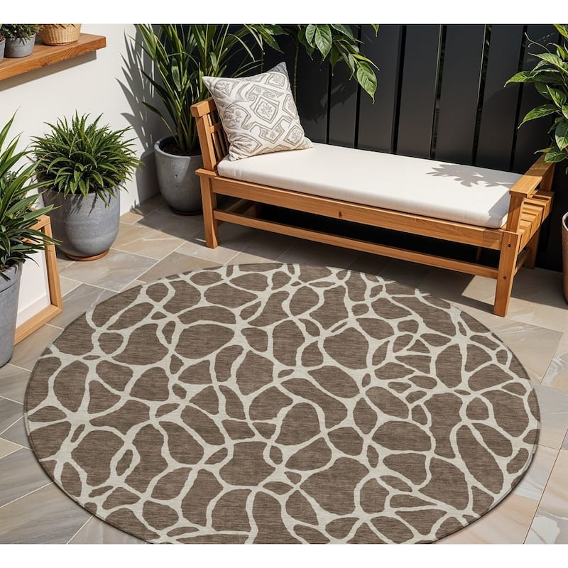 HomeRoots Geometric Transitional Rectangle Outdoor Rug - 8' Round