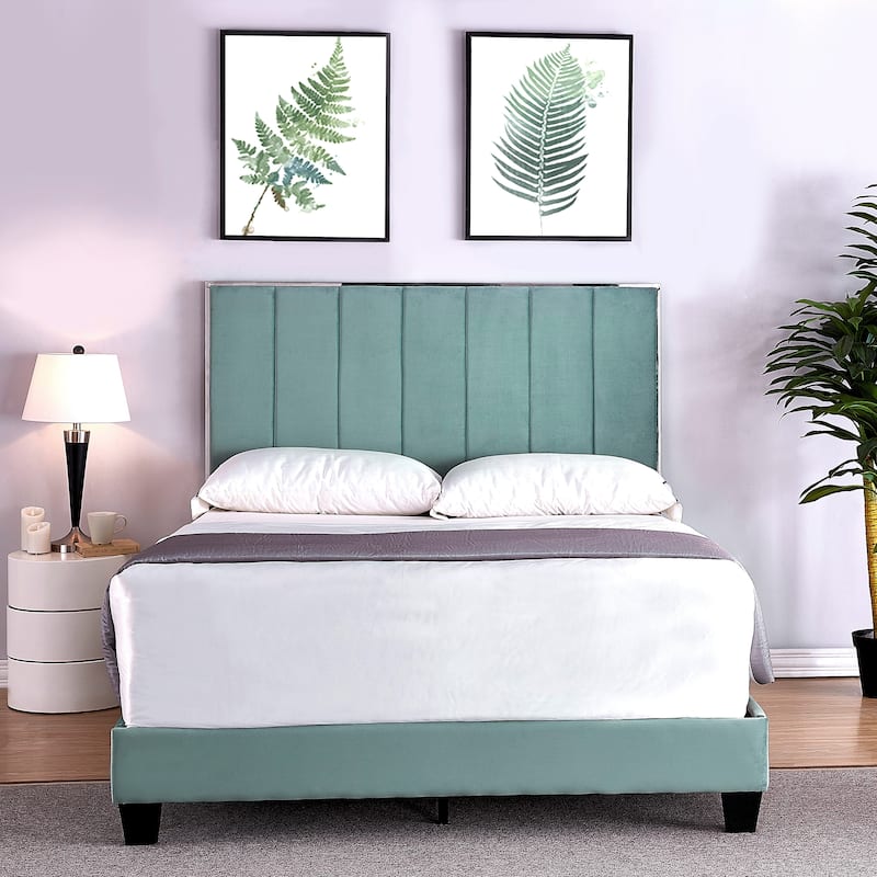Mallory Upholstered Platform Bed by US PRIDE FURNITURE