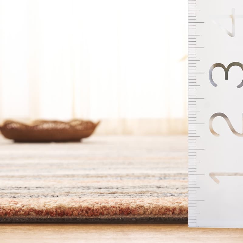 SAFAVIEH Handmade Ebony Liisa Wool Rug