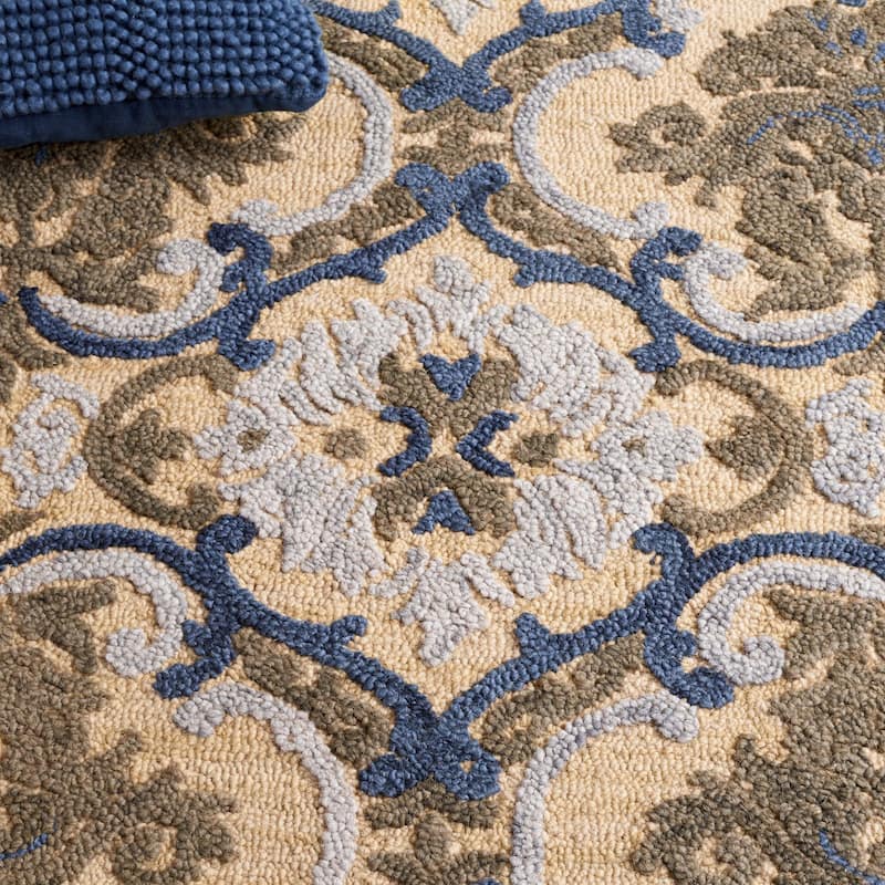 SAFAVIEH Handmade Blossom Parthenia Floral Wool Rug