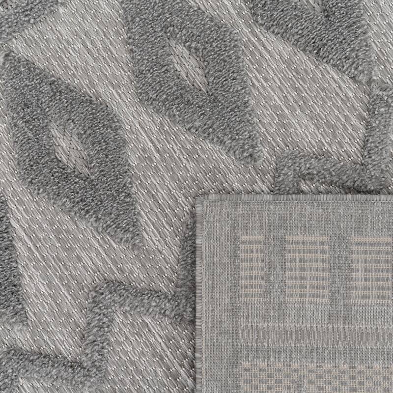 Indoor & Outdoor Rug With Geometric Trellis High-Low Pattern