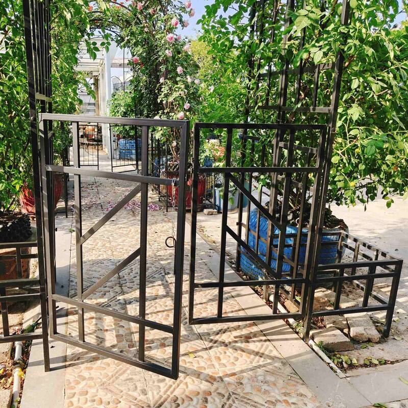 Adjustable Metal Arch Trellis for Climbing Garden Plants