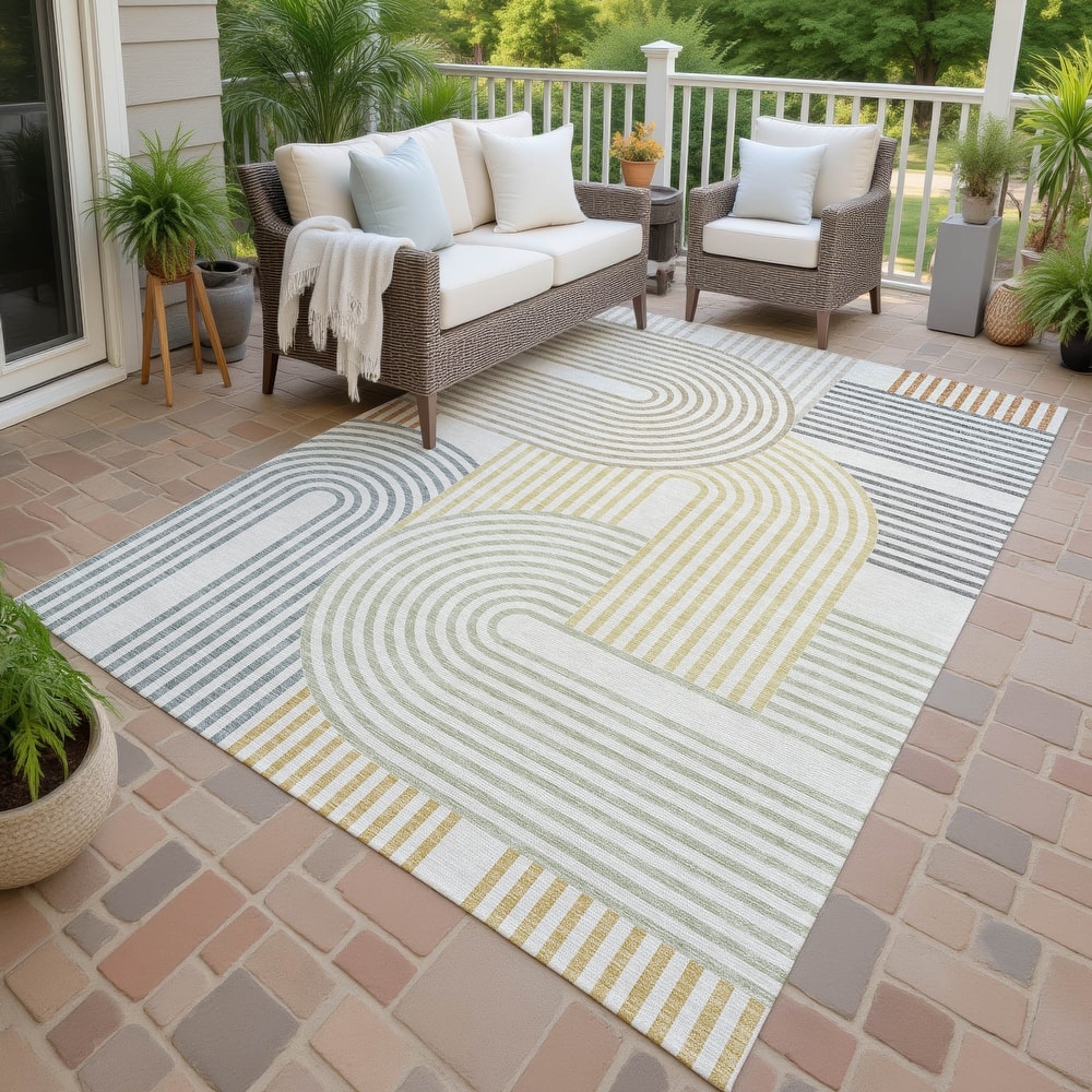 Machine Washable Indoor/ Outdoor Modern Basehor Chantille Rug