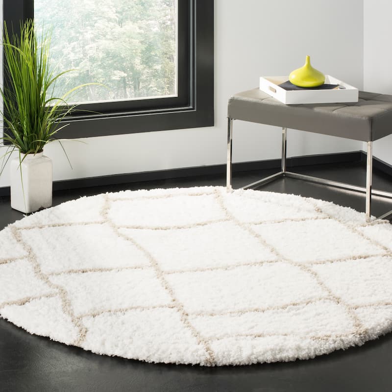 SAFAVIEH Handmade Toronto Shag Shanelle Polyester Rug - 5' Round - Ivory/Silver
