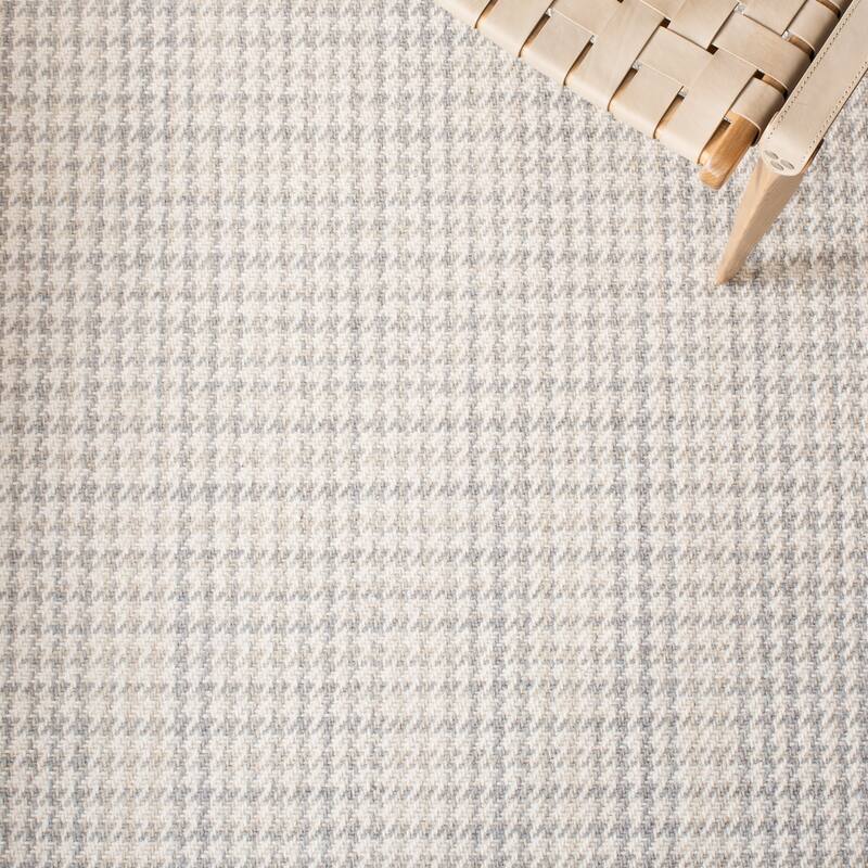 SAFAVIEH, Handmade Marbella Nahed Wool Rug