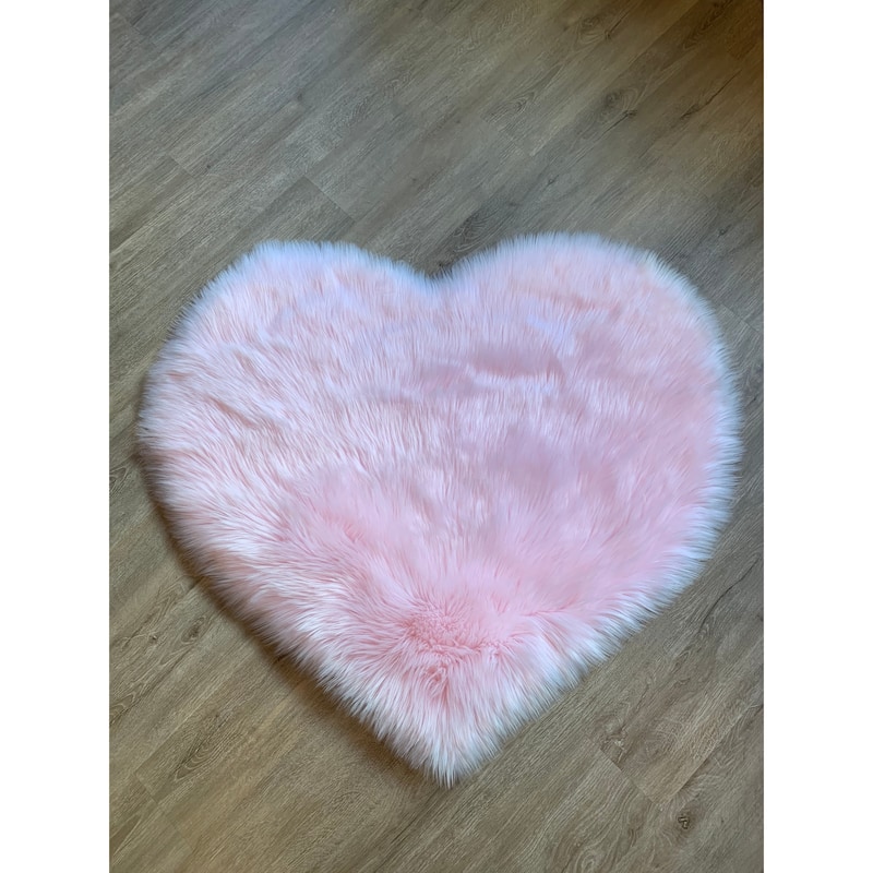 Luxurious Faux Sheepskin Heart Shaped Area Rug