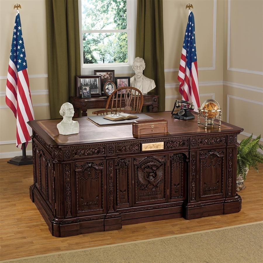 https://ak1.ostkcdn.com/images/products/is/images/direct/adb30b416ec85c75a287b82178303a5b6ce297cf/Design-Toscano-Oval-Office-Presidents%27-H.M.S.-Resolute-Desk.jpg