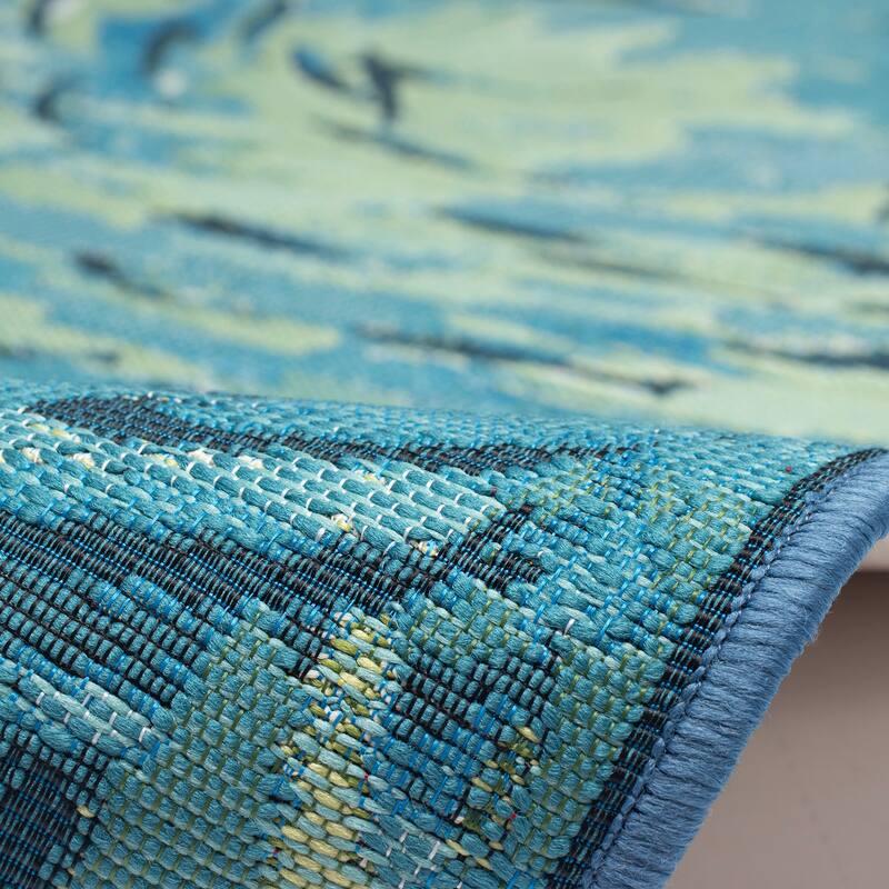 Liora Manne Esencia Fish To Go Blue Indoor/Outdoor Mat