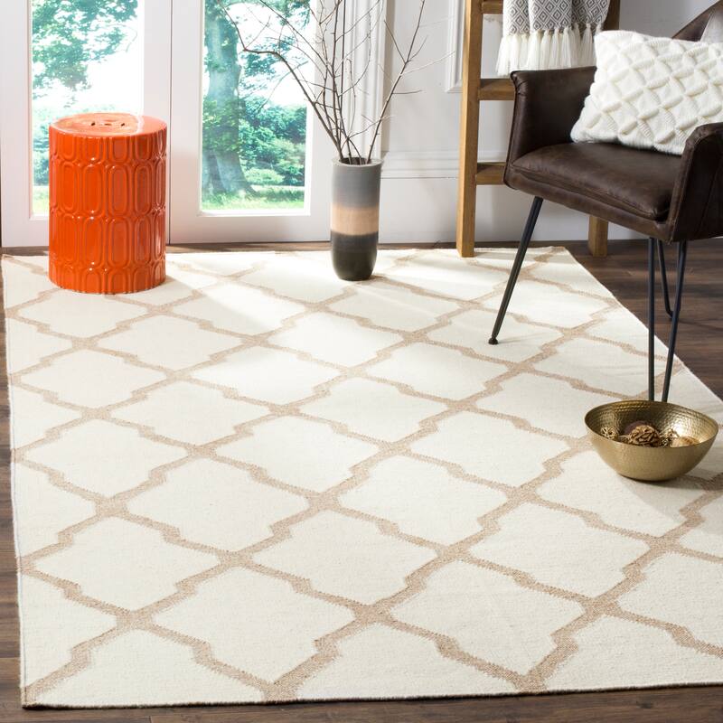 SAFAVIEH Handmade Flatweave Dhurries Cerys Modern Wool Rug - 5' x 8' - Ivory/Camel