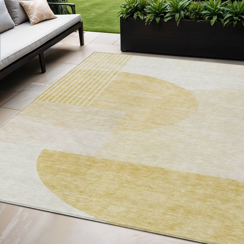 HomeRoots Geometric Transitional Rectangle Outdoor Rug - 8' X 10'