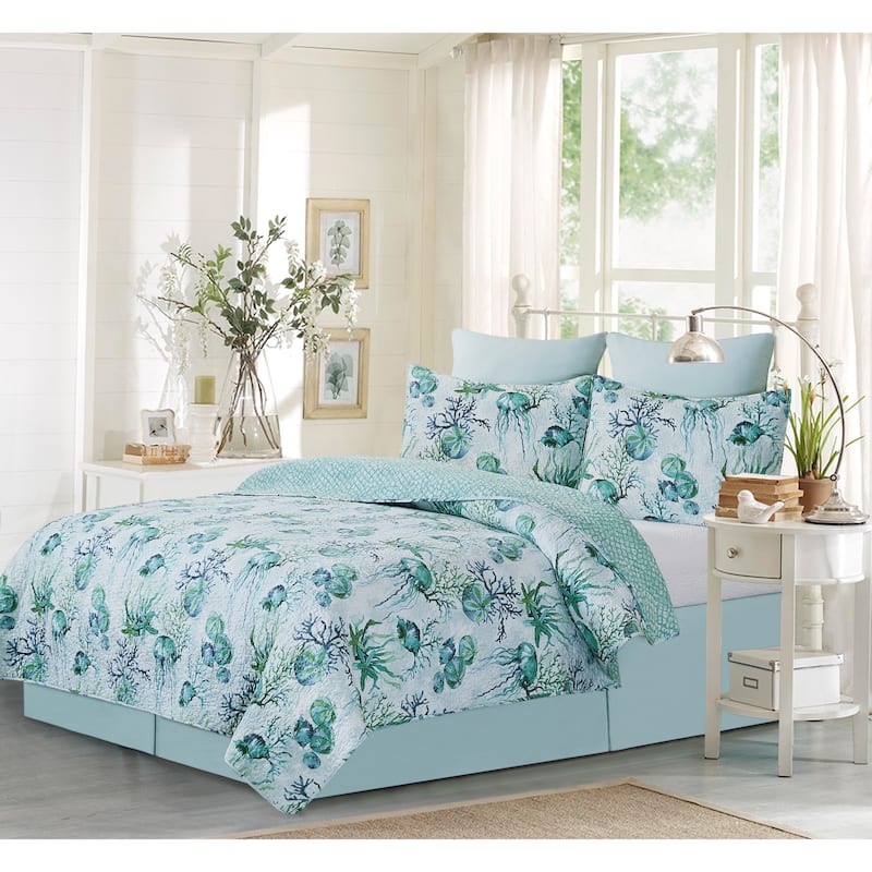 Shorecrest Cotton Coastal Quilt Set with 2 Shams