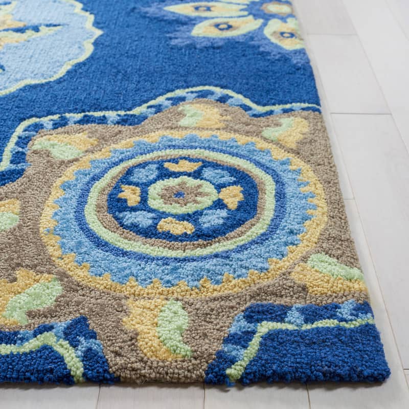 SAFAVIEH Handmade Four Seasons Armandine Floral Rug