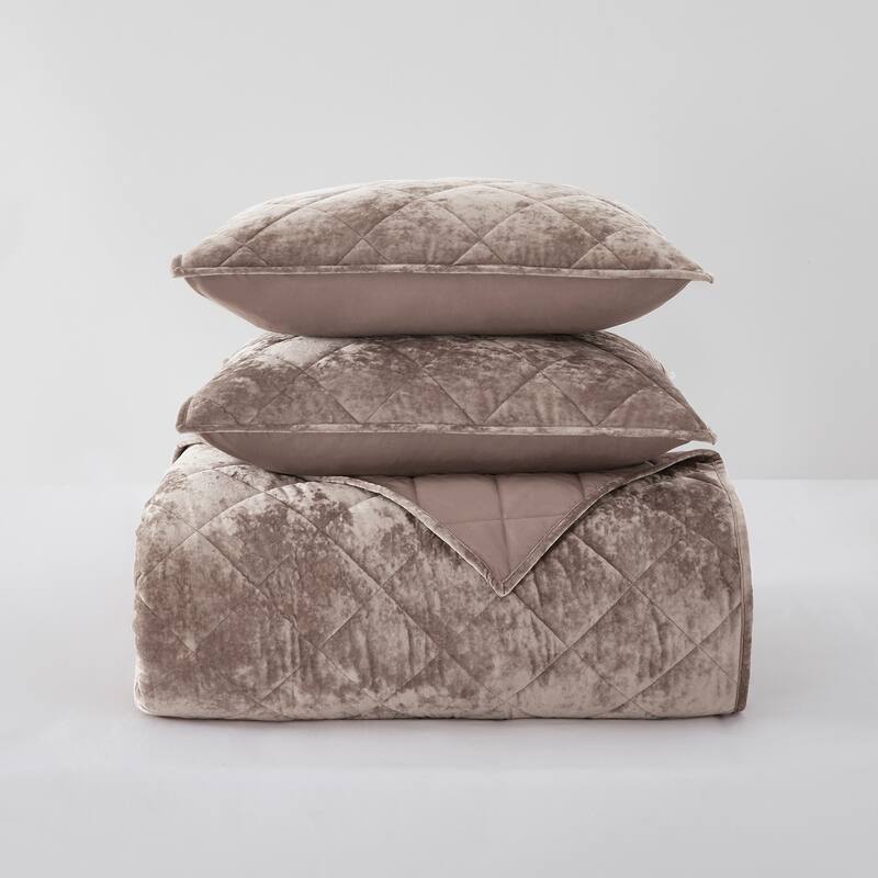 Wonderful Diamond Velvet 3 Piece Quilt Set