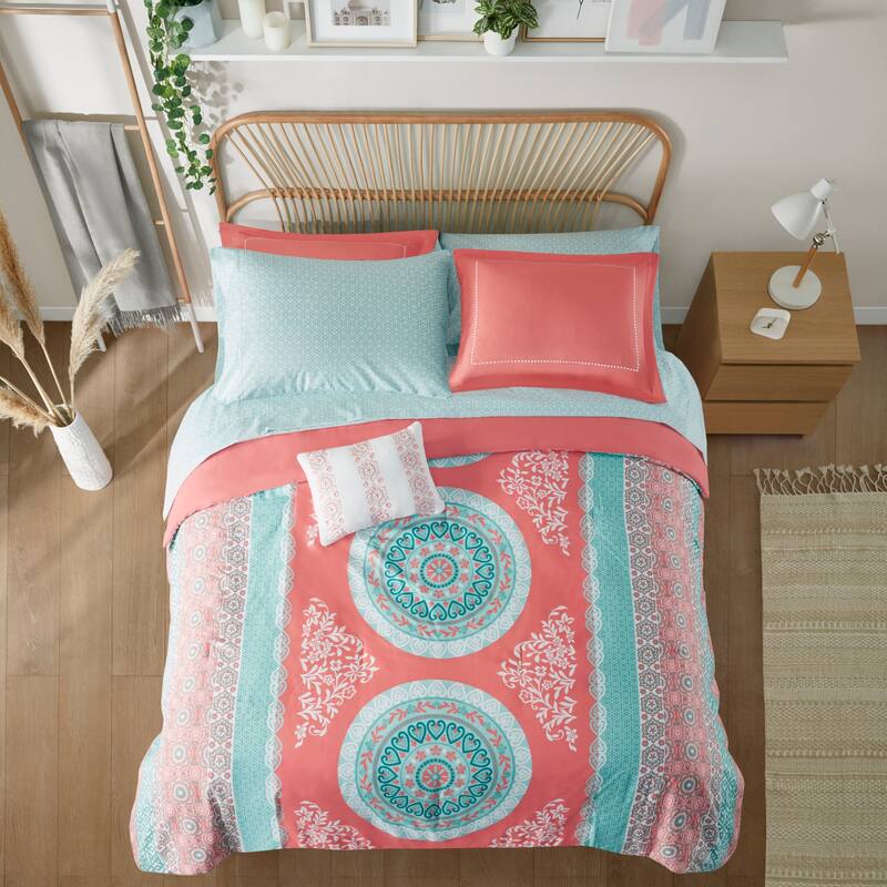 Intelligent Design Eleni Boho Comforter Set with Bed Sheets