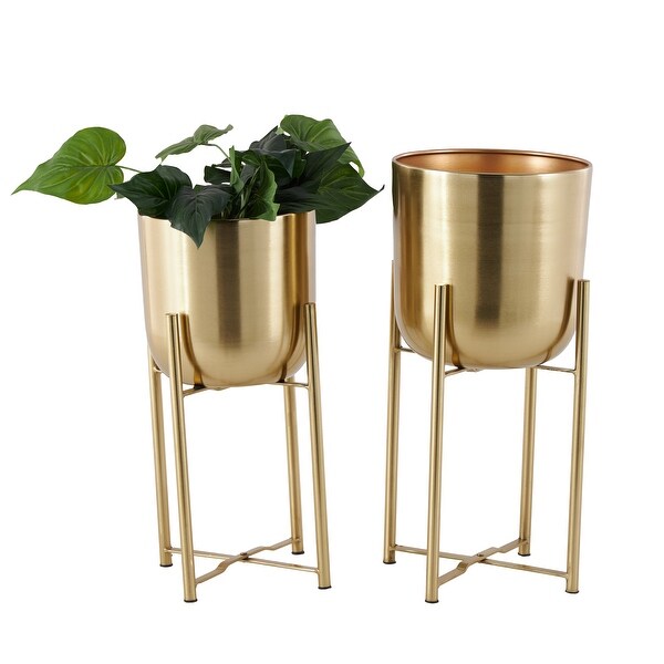 CosmoLiving by Cosmopolitan Silver, Gold, White or Black Metal